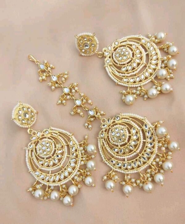 EARRING WITH TIKLI